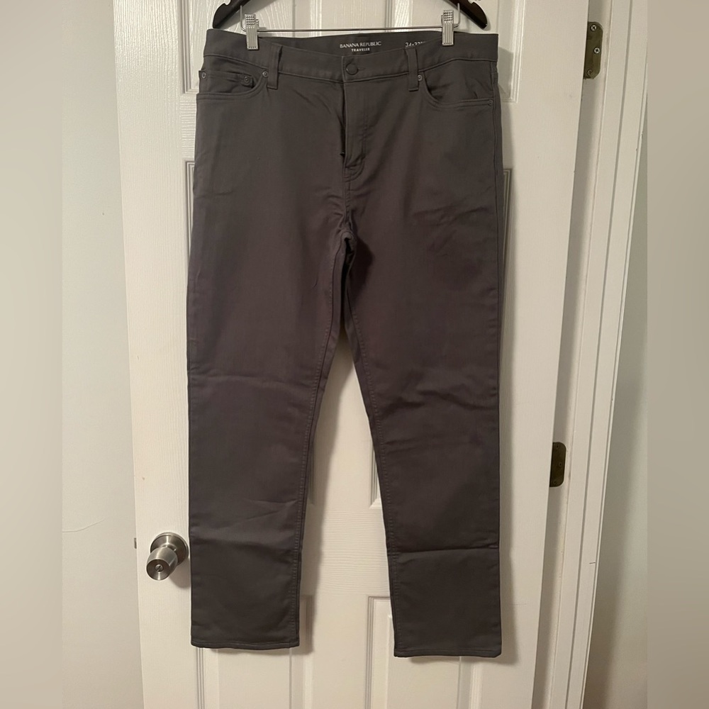 NWOT Mens BR Grey Slim fit Traveler pants Size 34 x 32.